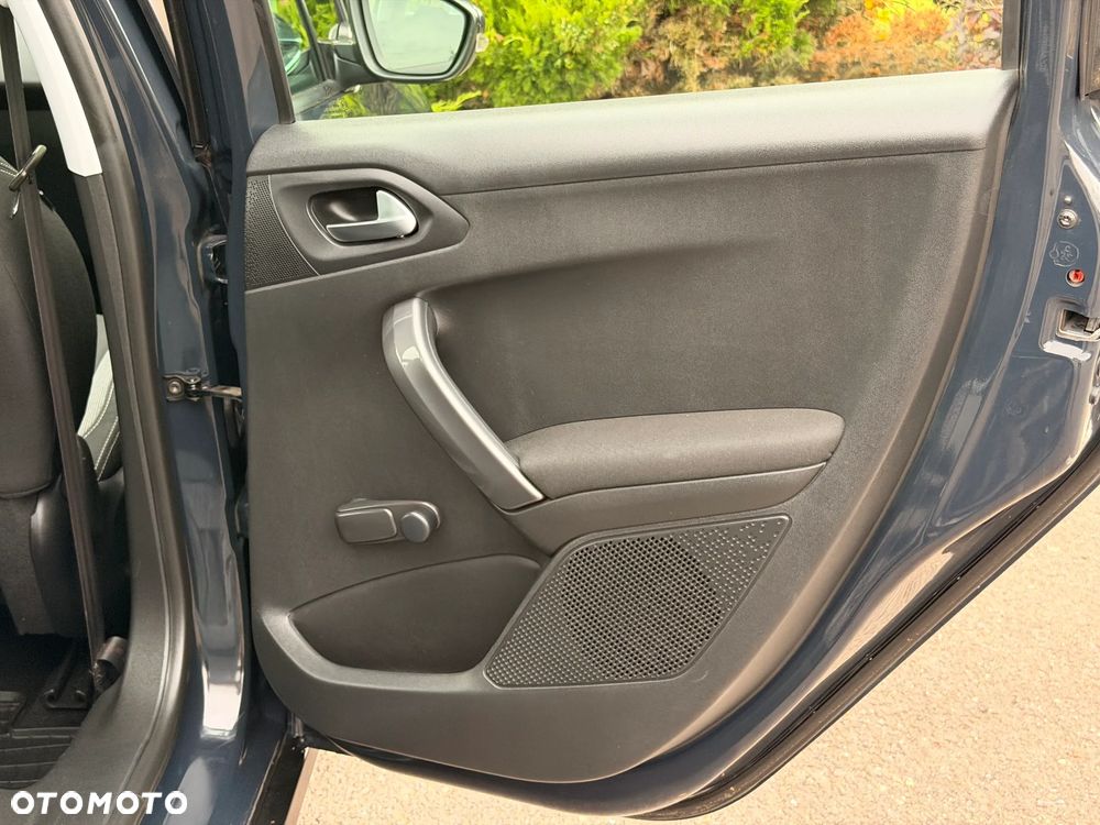 Peugeot 2008 1.2 Pure Tech Style - 32