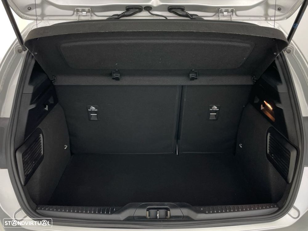 Ford Focus 1.0 EcoBoost MHEV ST-Line — fotografia 13