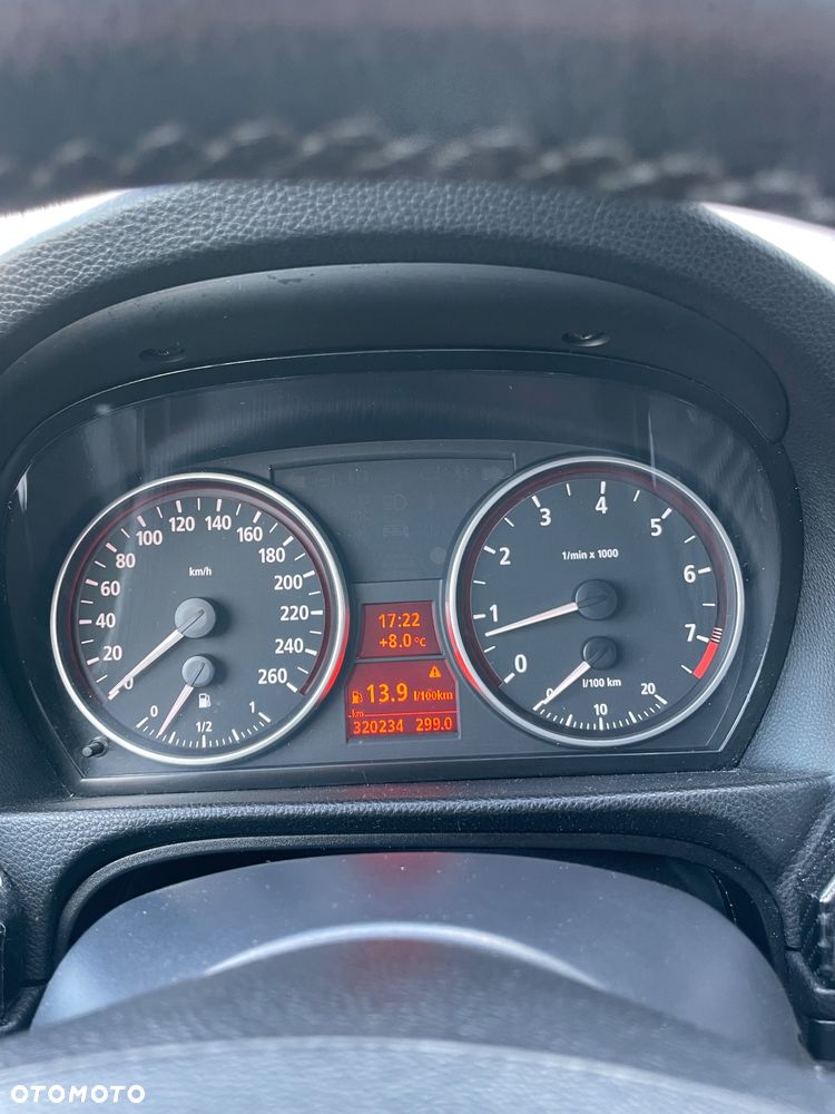 BMW Seria 3 330i - 12