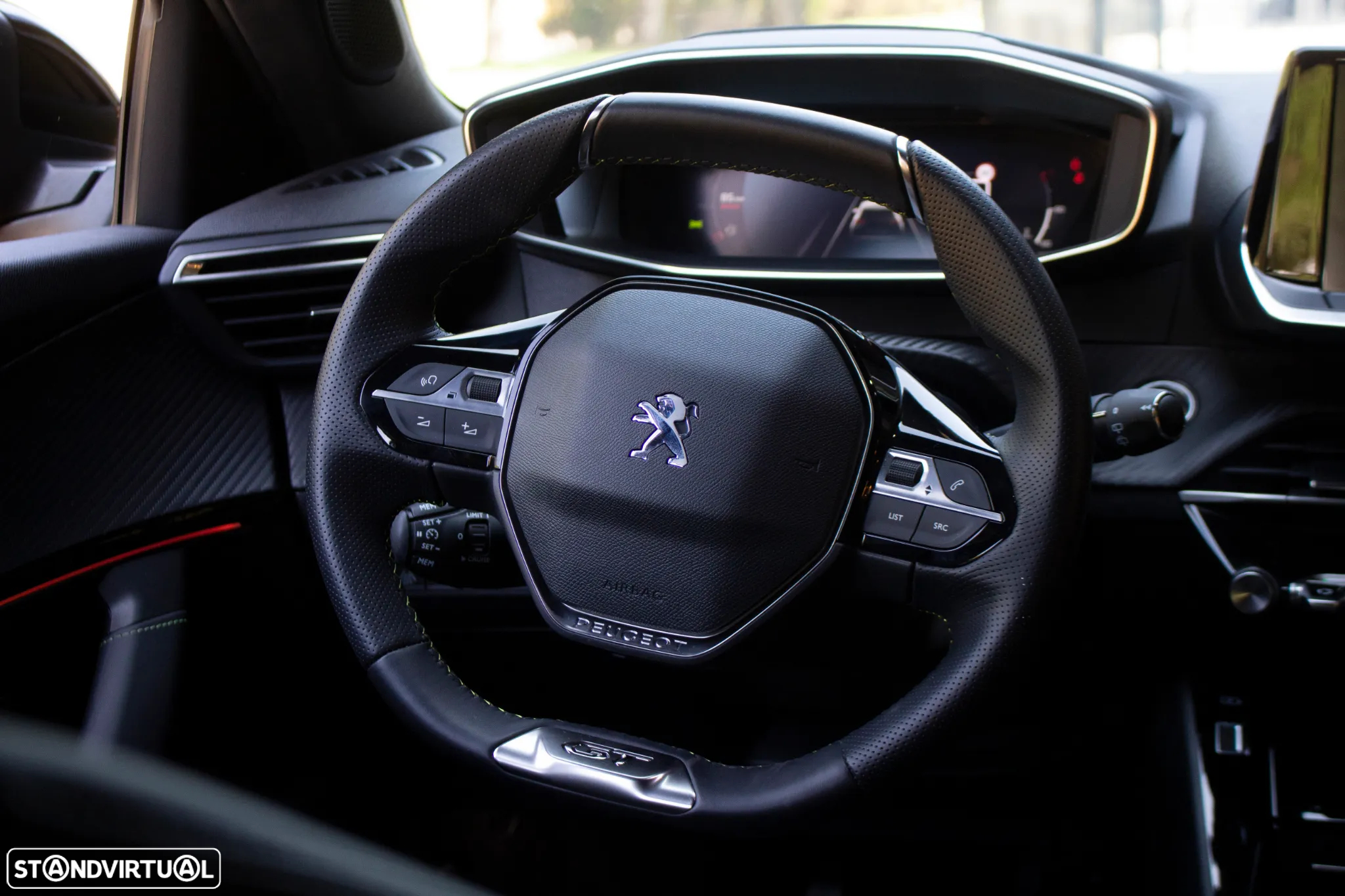 Peugeot 2008 1.2 PureTech Allure Pack - 31
