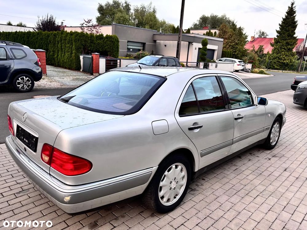 Mercedes-Benz Klasa E - 4