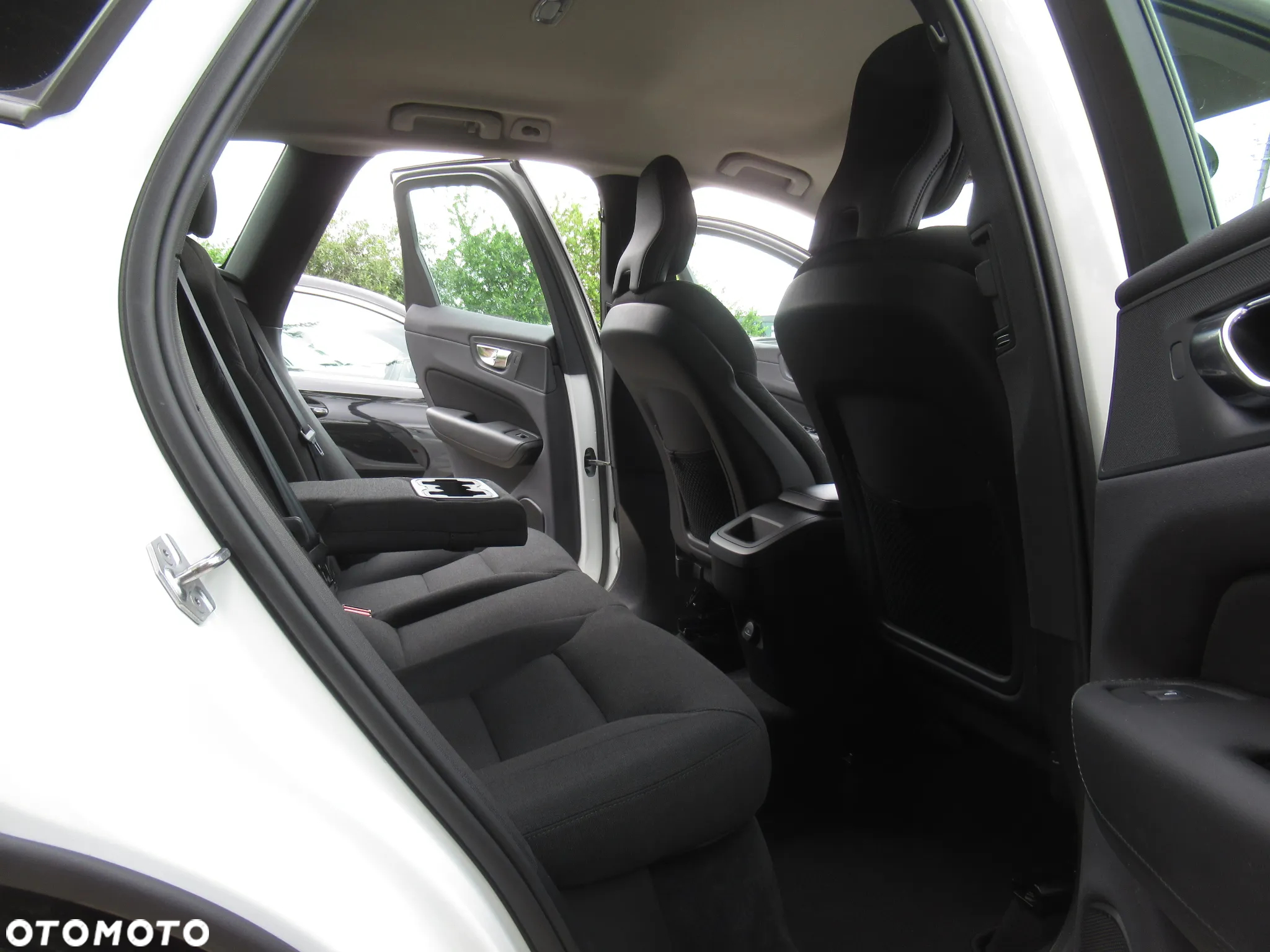 Volvo XC 60 B4 B Momentum - 8