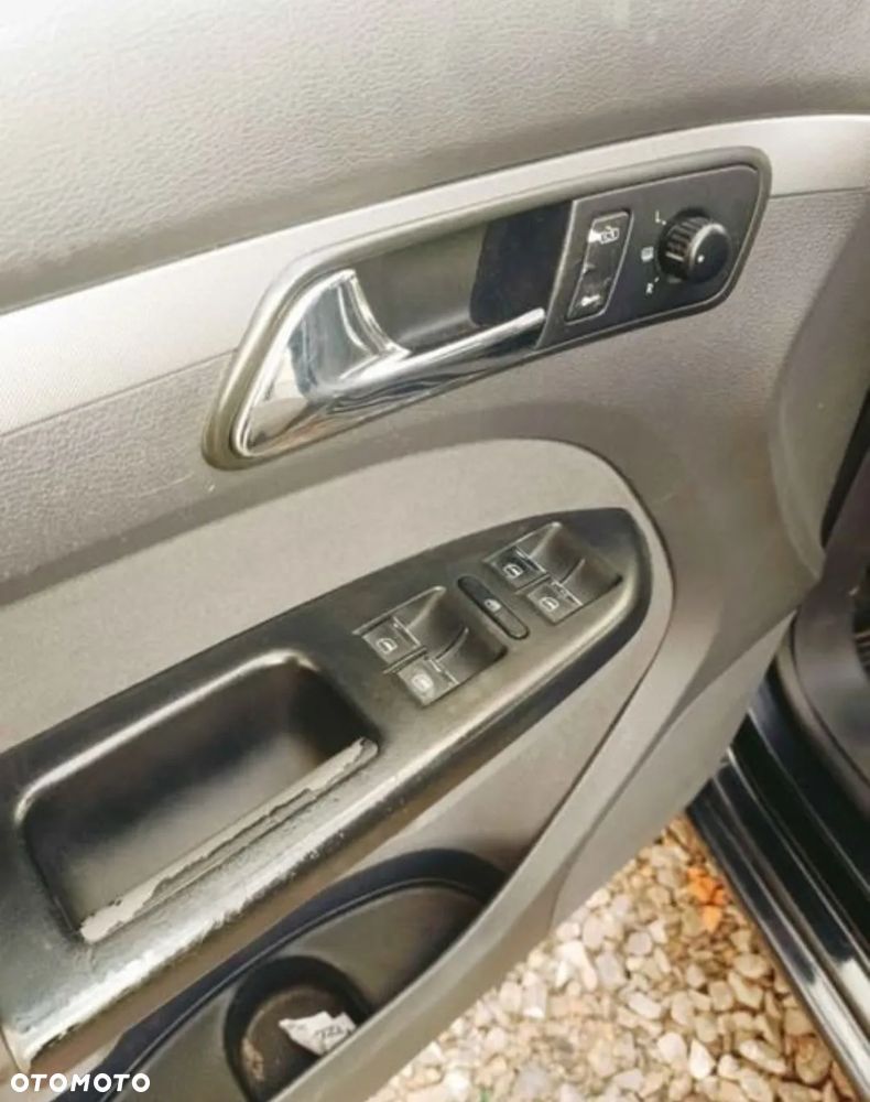 Volkswagen Touran - 4