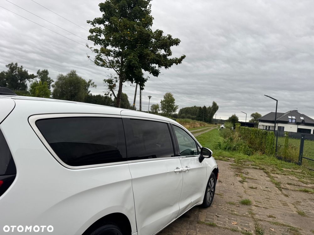 Chrysler Pacifica - 17