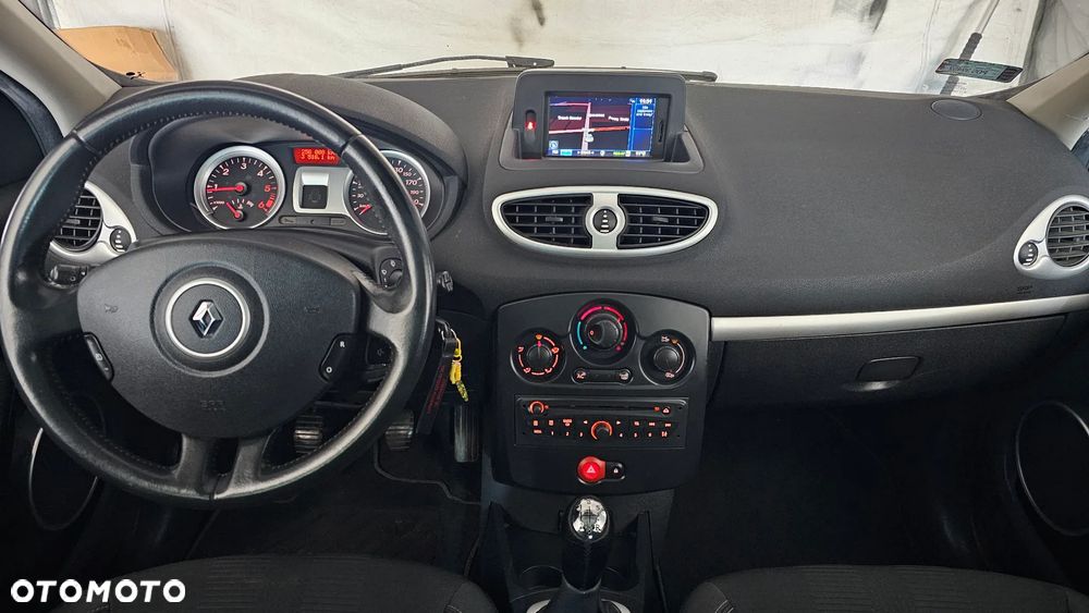 Renault Clio 1.5 dCi Alize - 9