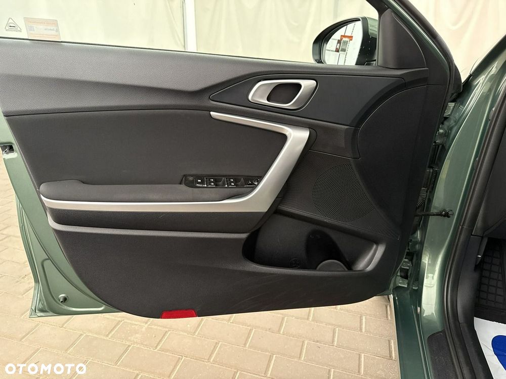 Kia Ceed - 11