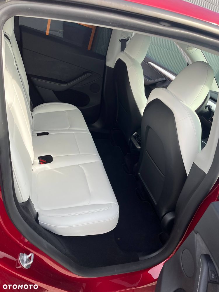 Tesla Y Long Range AWD - 11