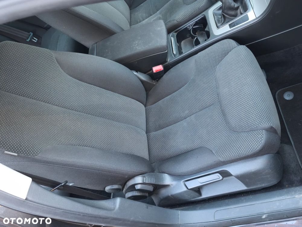 Volkswagen Passat 1.6 Comfortline - 12