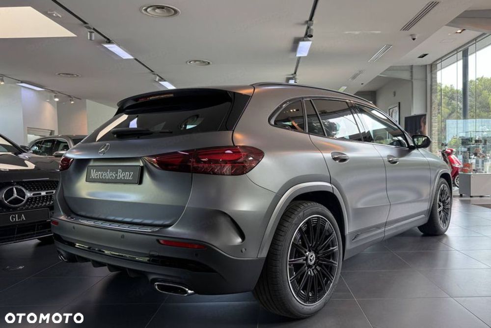 Mercedes-Benz GLA 200 AMG Line - 3