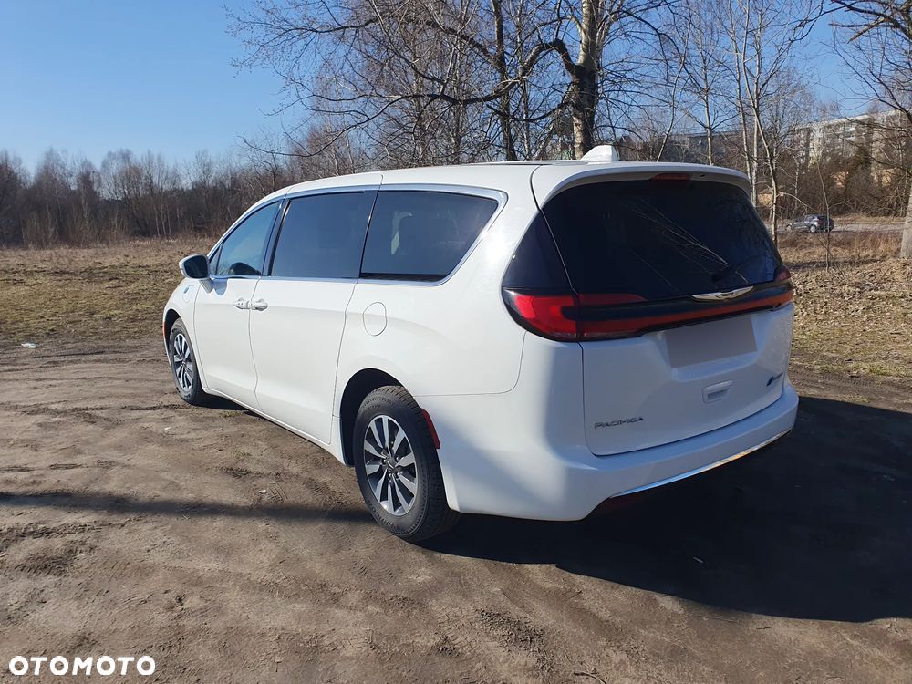 Chrysler Pacifica - 4