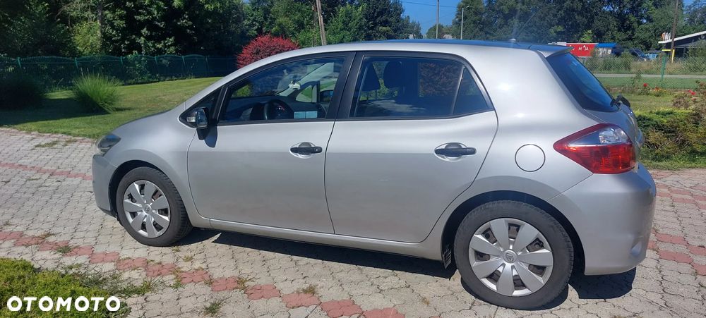 Toyota Auris 1.6 Terra - 2