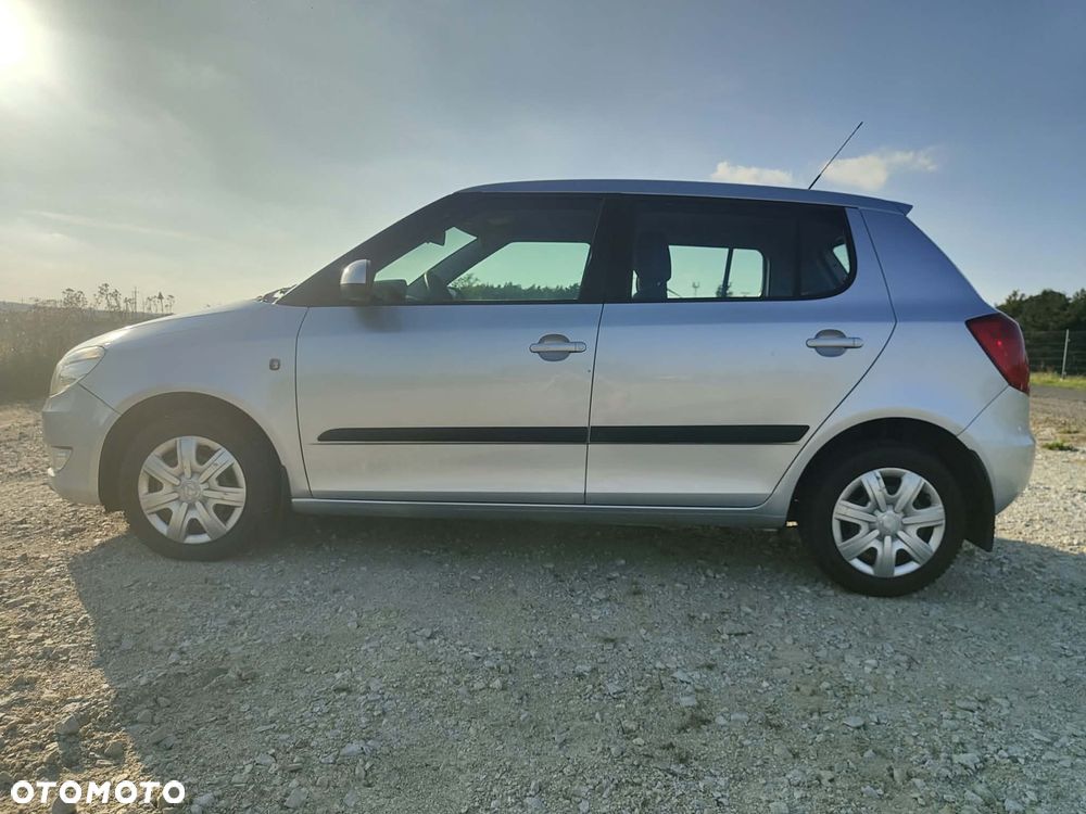 Skoda Fabia 2011 photo 5