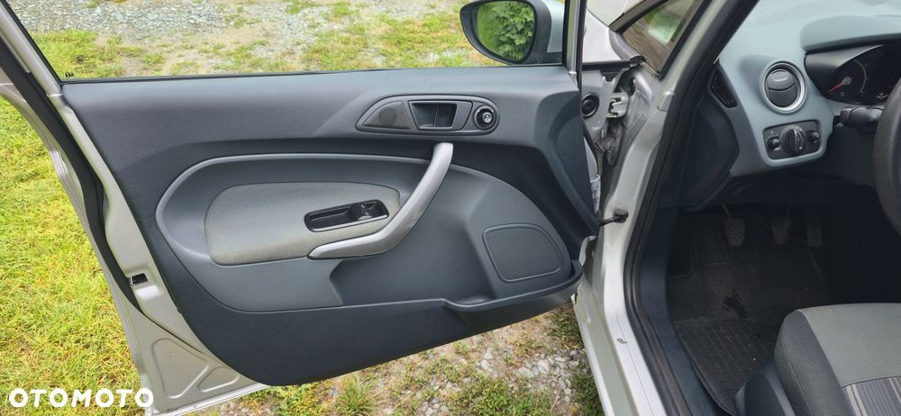 Ford Fiesta 1.25 Ambiente - 31