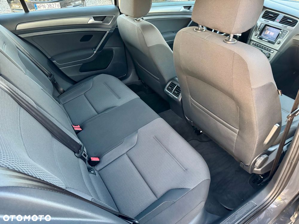 Volkswagen Golf - 24