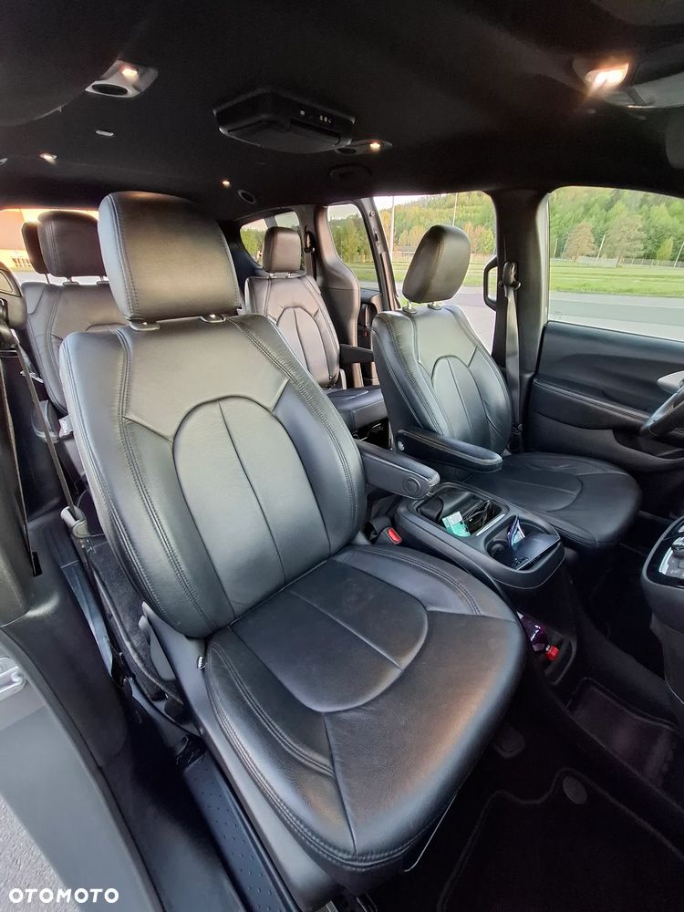 Chrysler Pacifica - 22