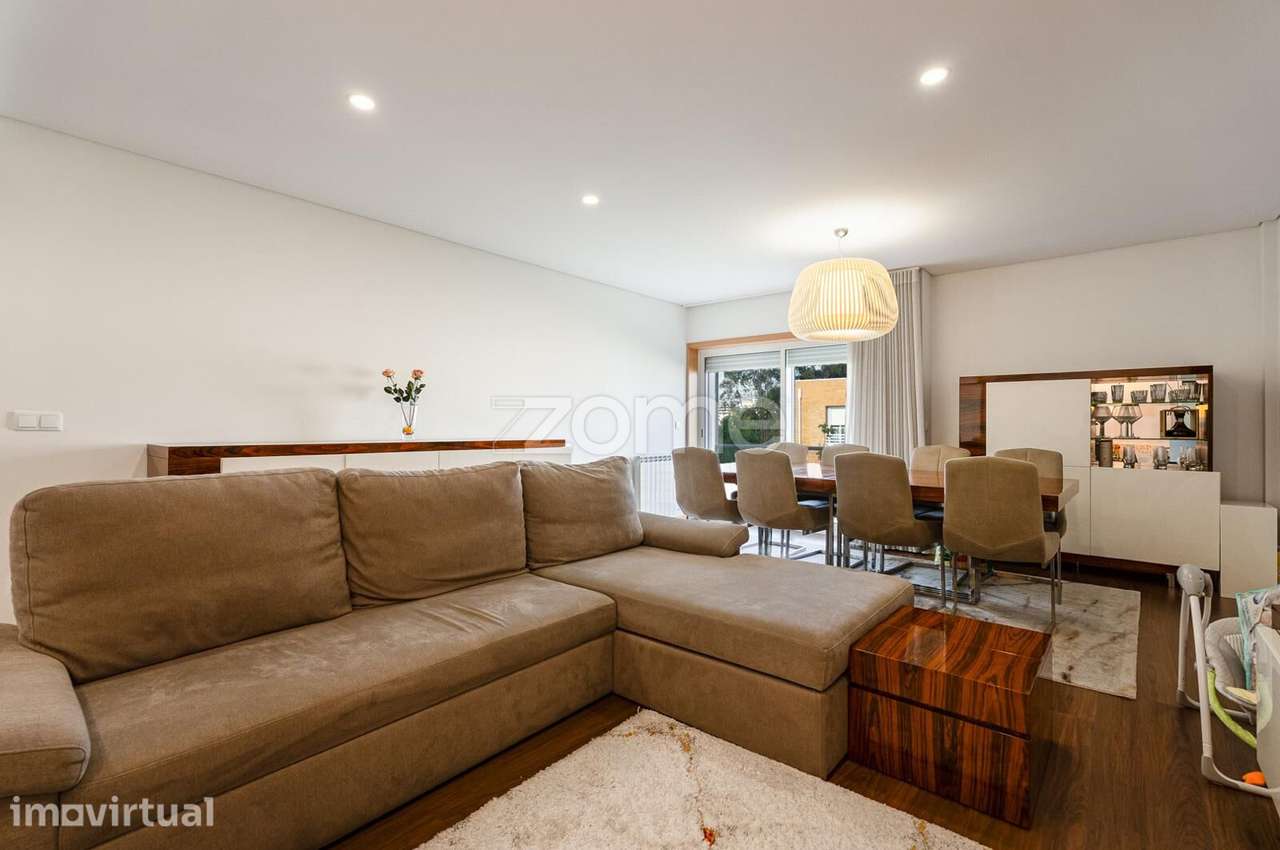 Apartamento T2 em Vilar do Paraíso com Suíte e Lugar de Garagem - Grande imagem: 2/25