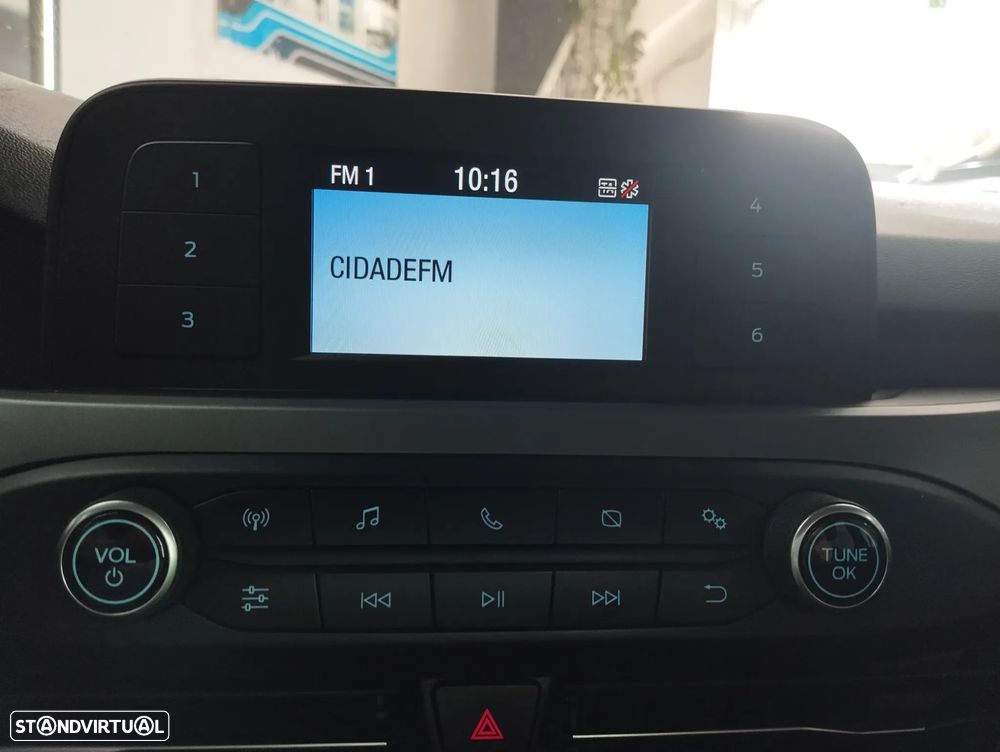 Ford Focus 1.0 EcoBoost Business - 19