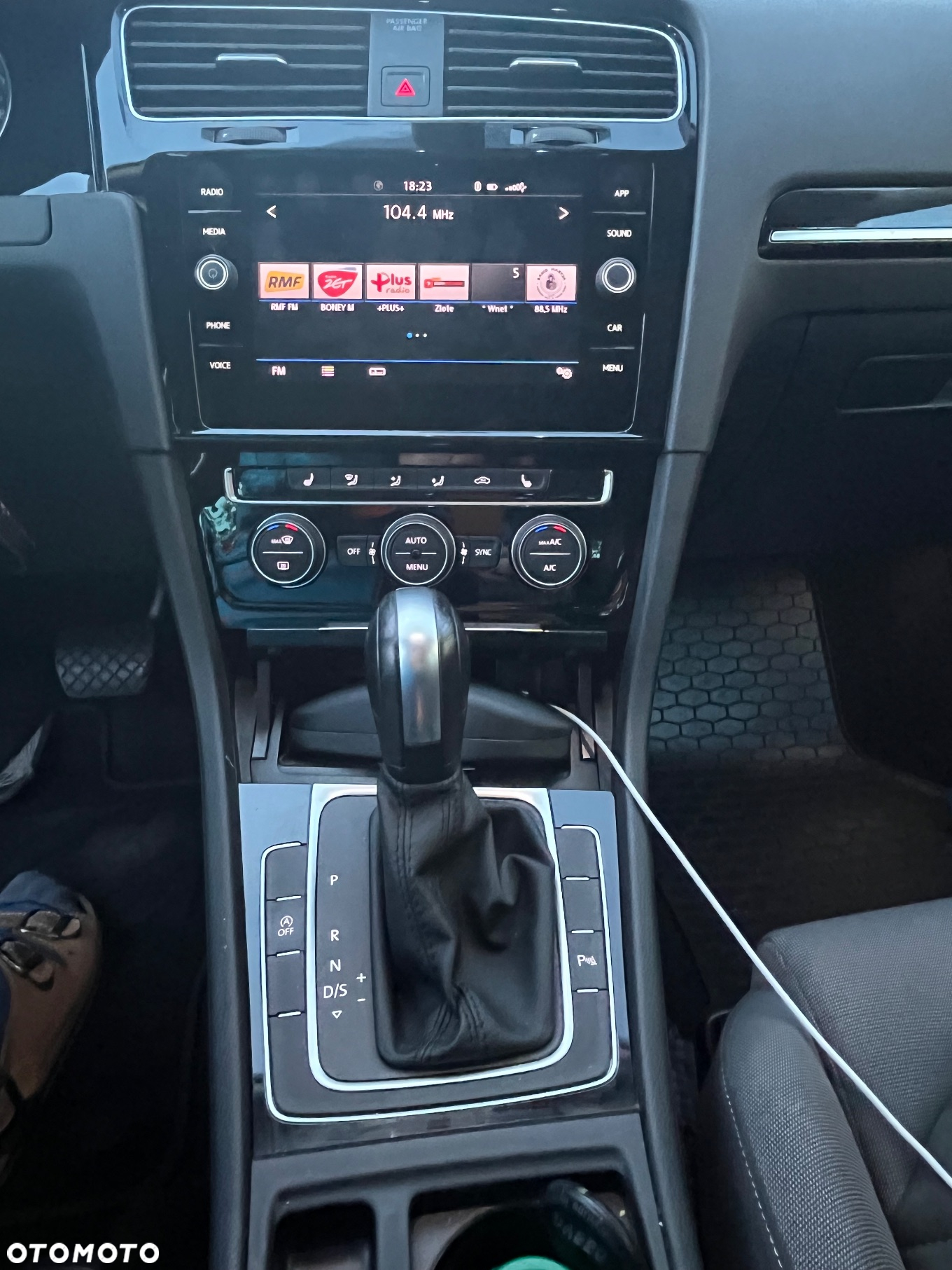 Volkswagen Golf - 17
