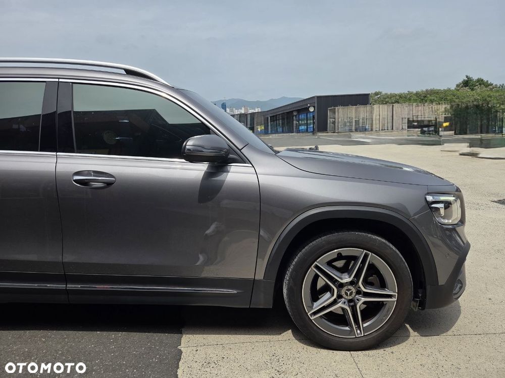 Mercedes-Benz GLB 250 4-Matic AMG Line 8G-DCT - 17