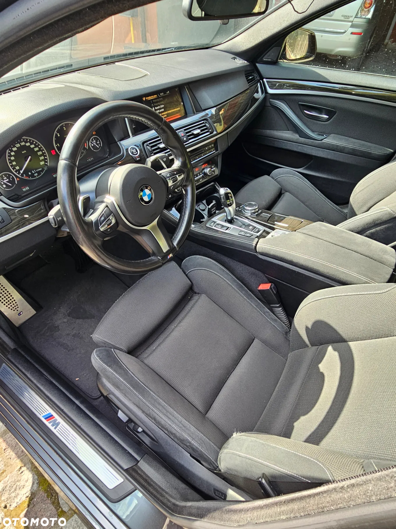 BMW Seria 5 520d xDrive - 6