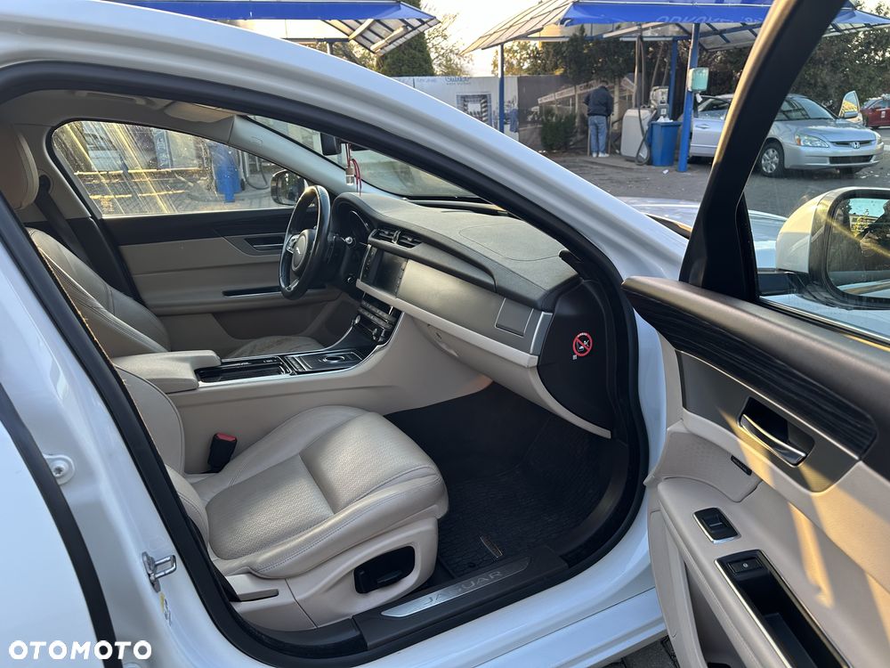 Jaguar XF 2.0 i4D Portfolio - 13