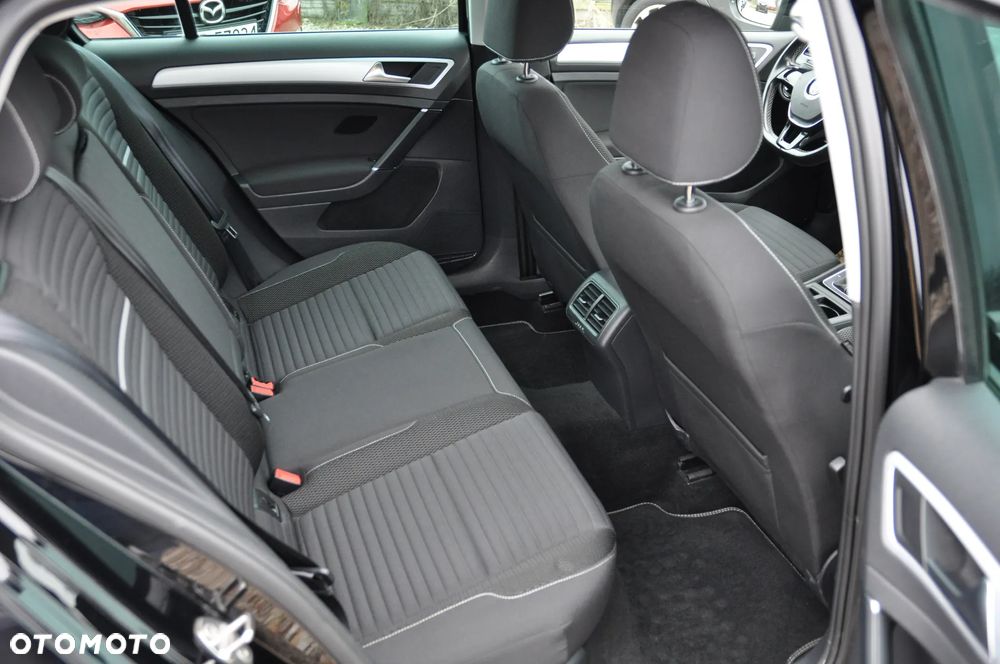 Volkswagen Golf - 11