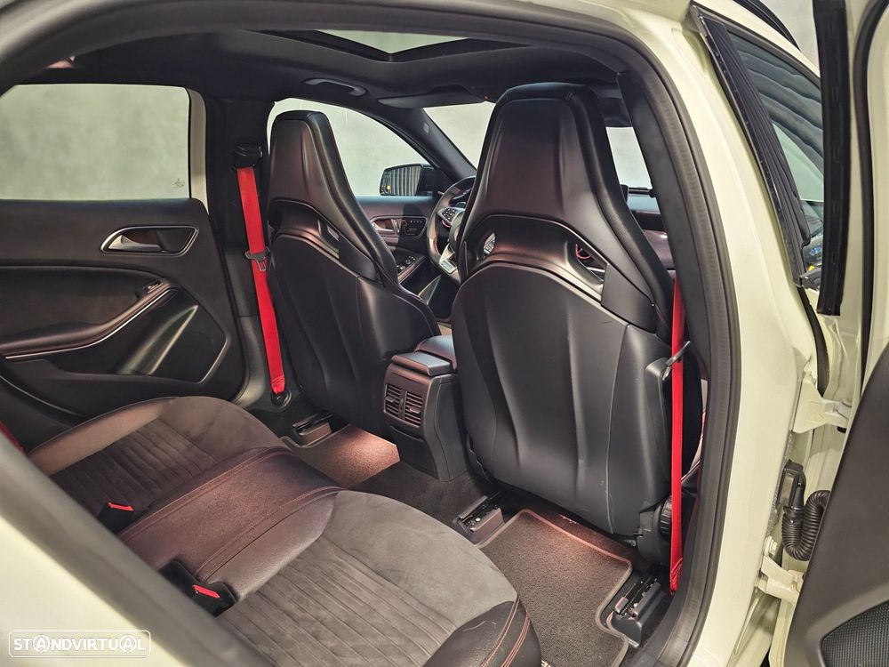 Mercedes-Benz GLA 45 AMG 4Matic Speedshift 7G-DCT - 22