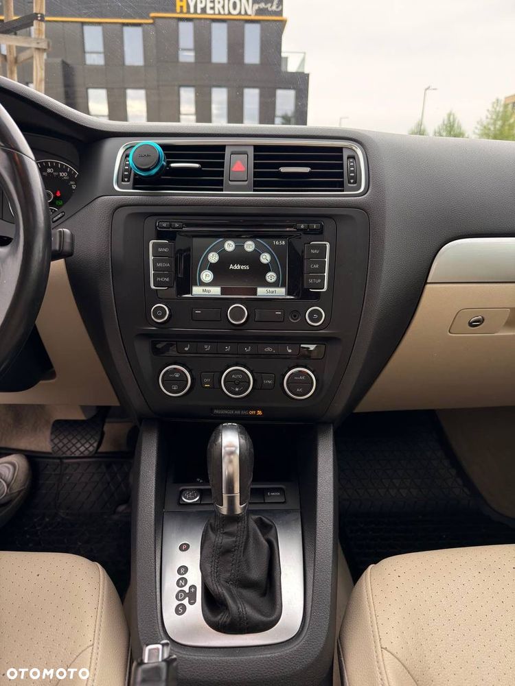 Volkswagen Jetta - 5