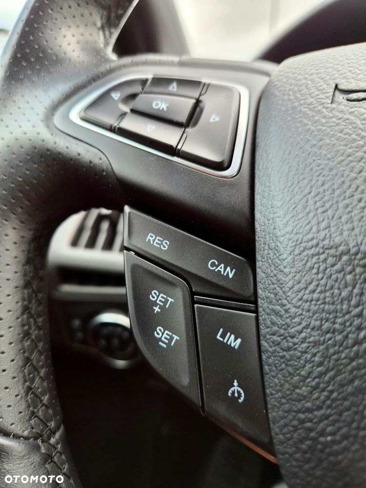 Ford Focus 1.0 EcoBoost ST-Line Red ASS - 18