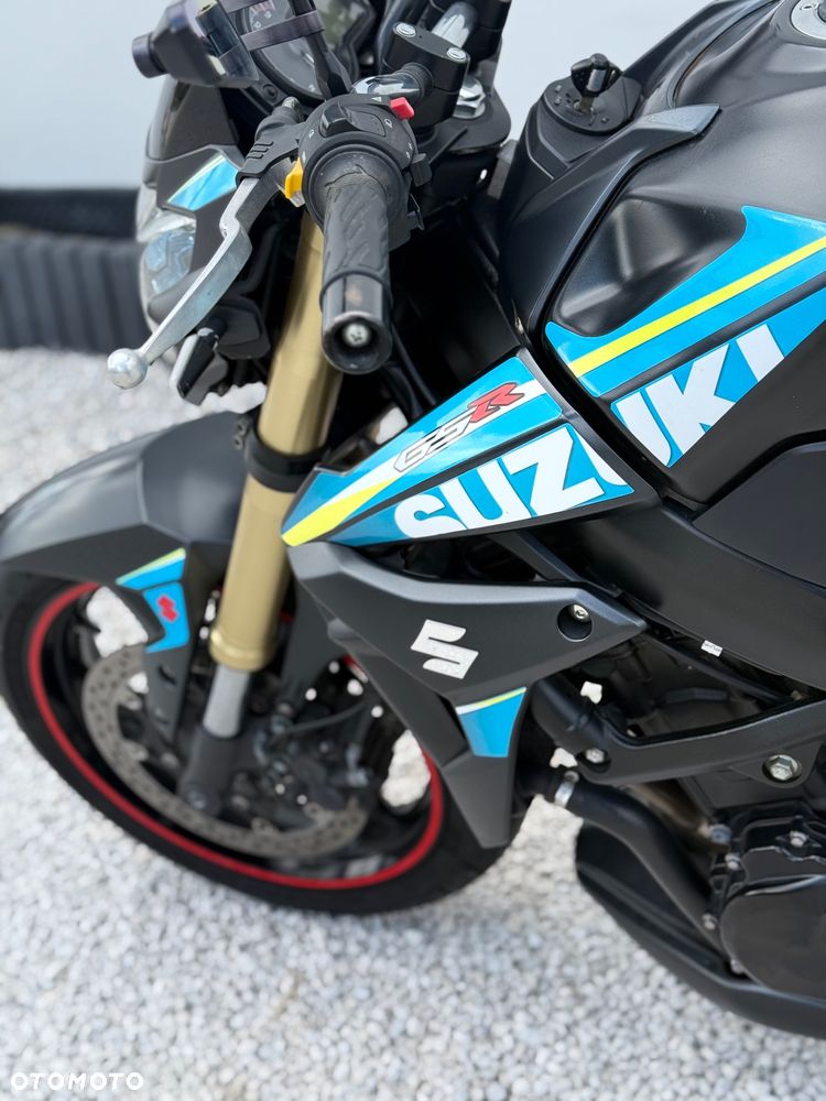 Suzuki GSR - 11
