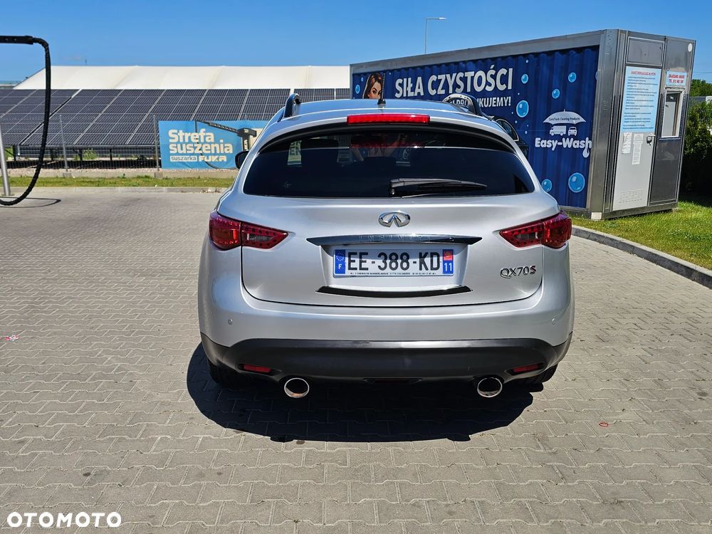 Infiniti Q70 - 13