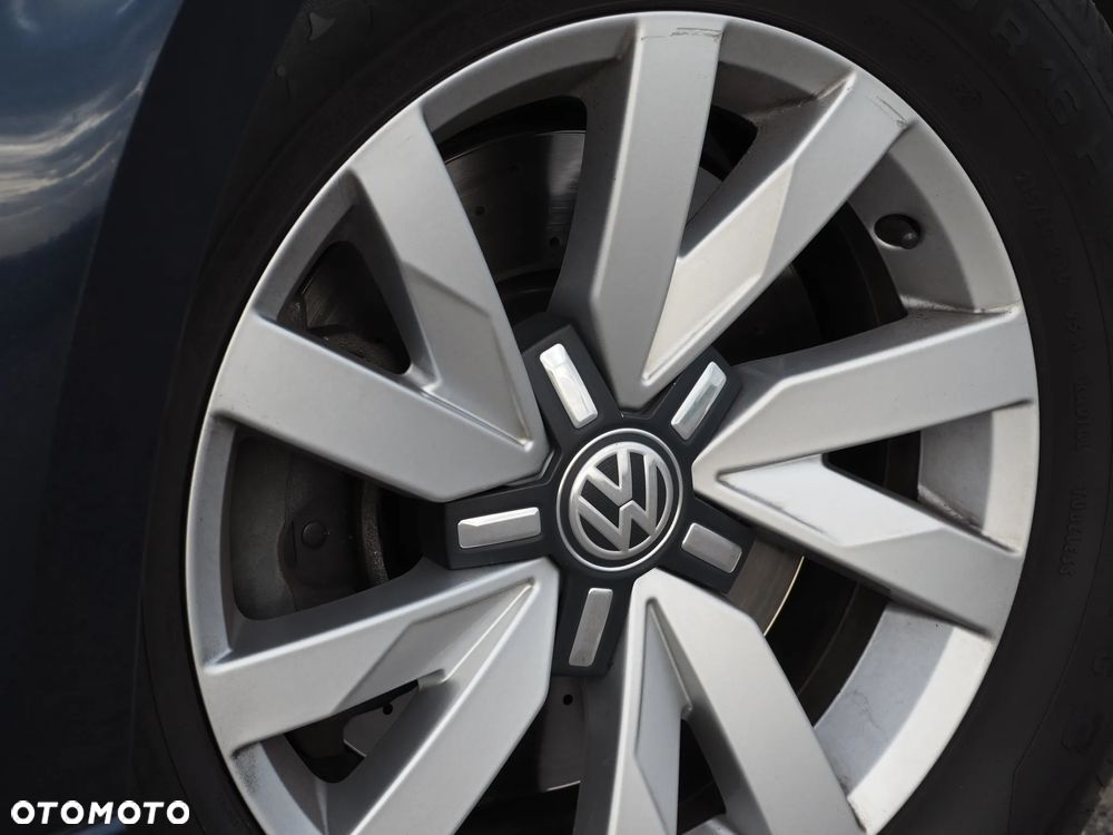 Volkswagen Passat - 2