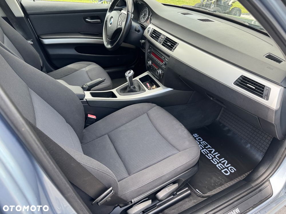 BMW Seria 3 318d DPF Edition Lifestyle - 25