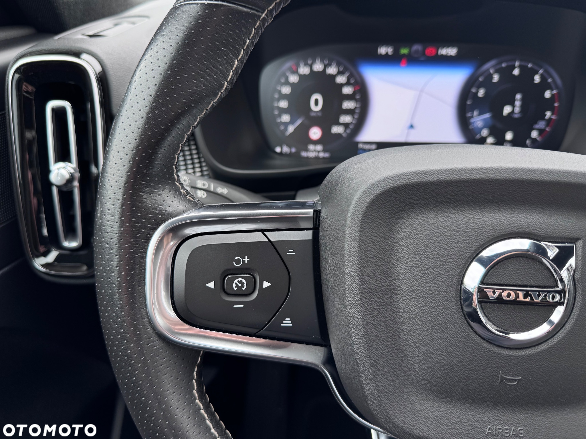 Volvo XC 40 B4 B AWD Geartronic RDesign - 24