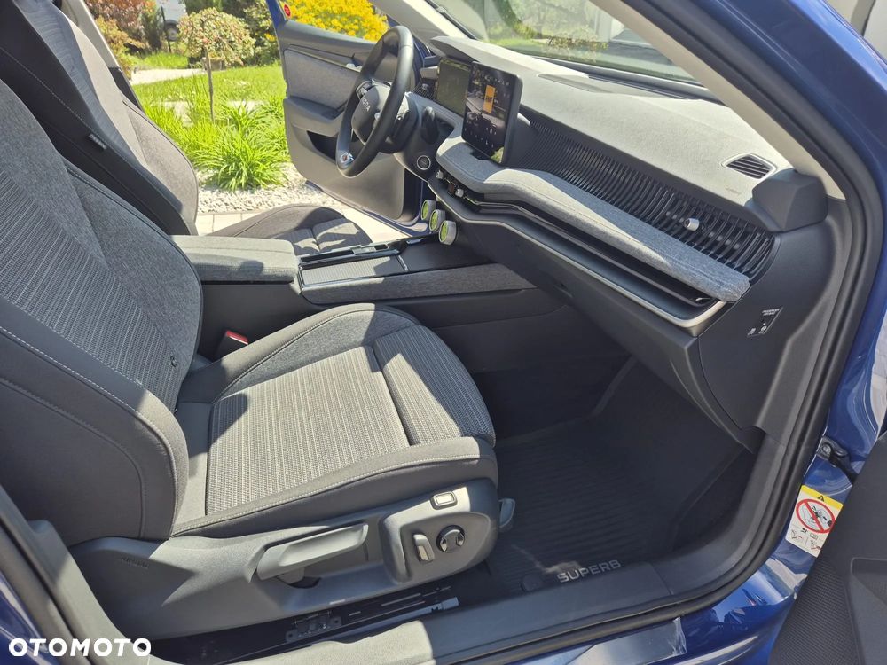 Skoda Superb 1.5 TSI mHEV Selection DSG - 32