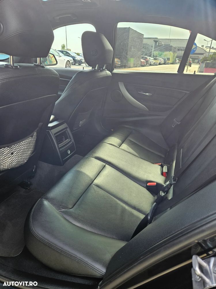 BMW Seria 3 320d Sport Line - 15