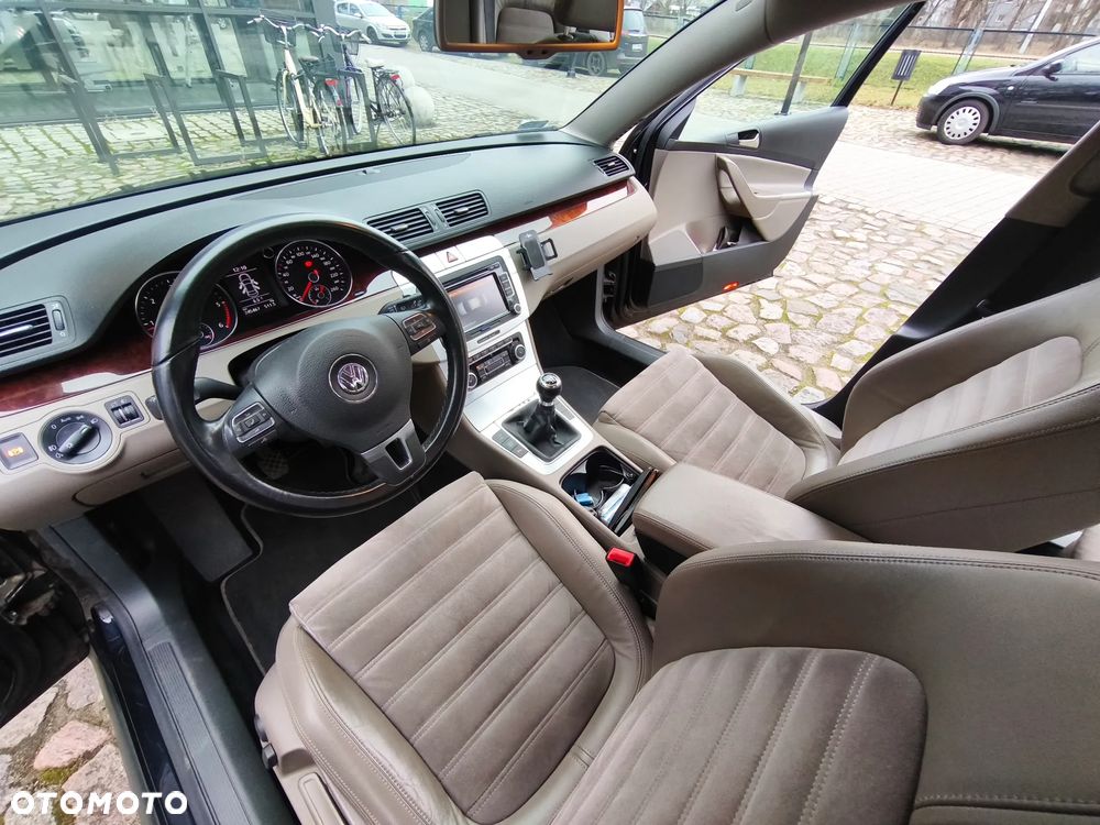 Volkswagen Passat 2.0 TDI DPF Highline - 17