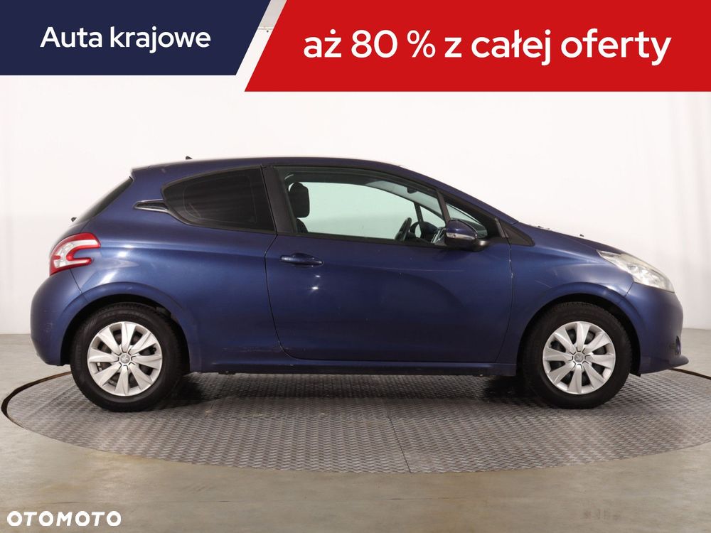 Peugeot 208 - 8