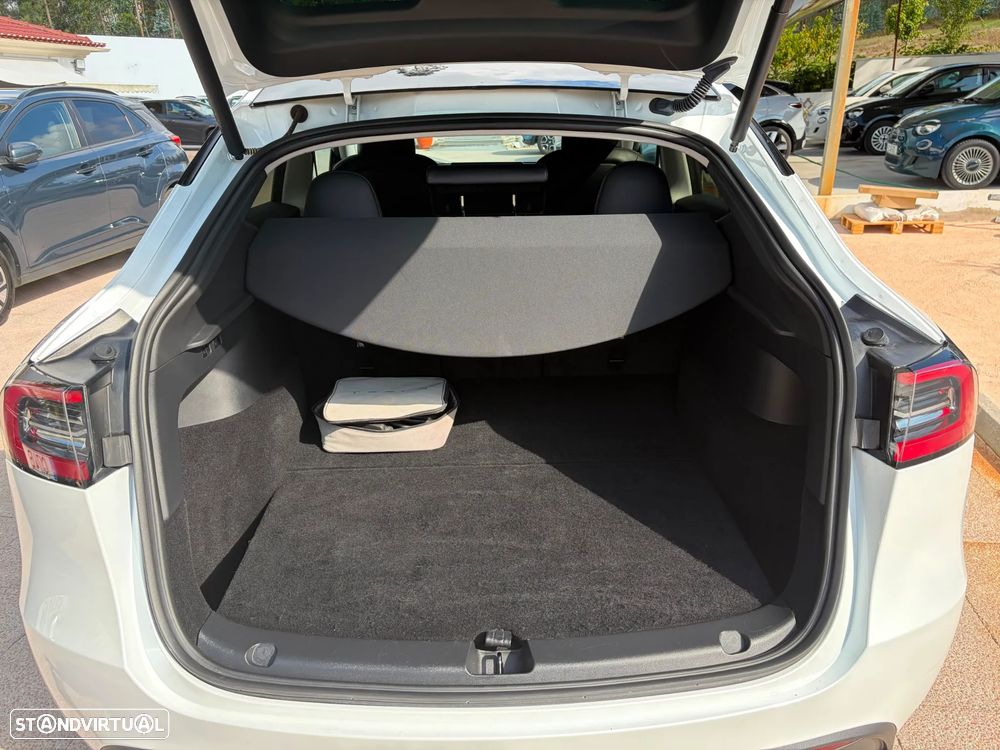 Tesla Model Y Standard - 11