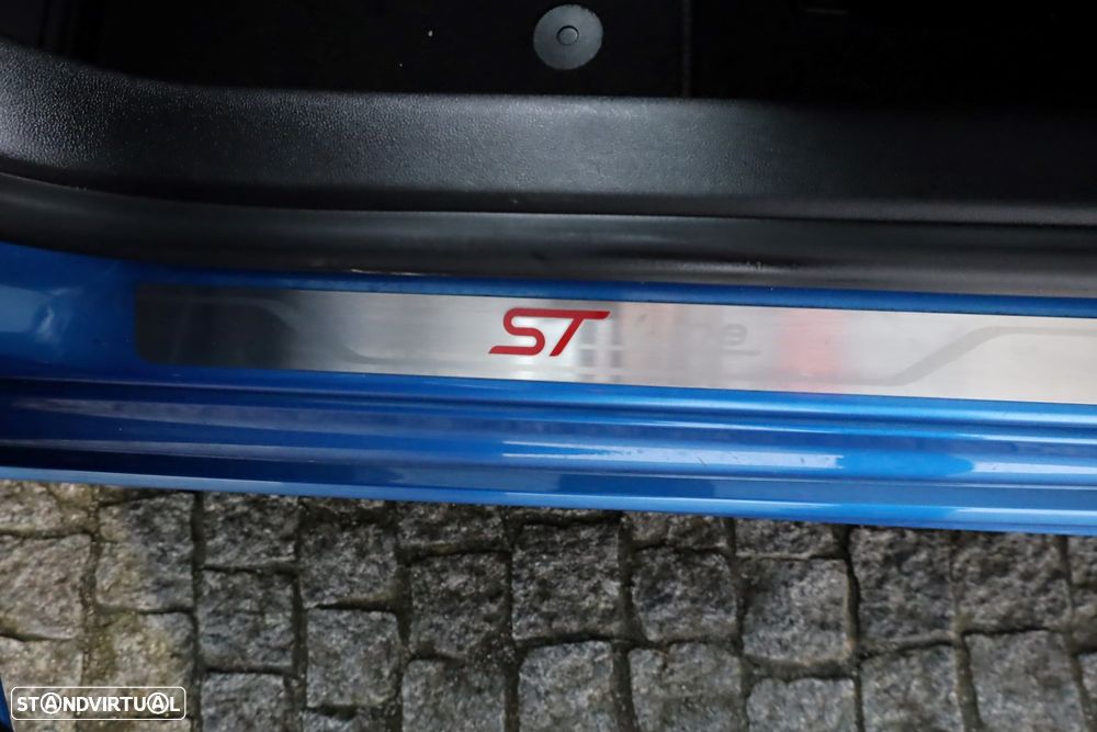 Ford Focus 1.0 EcoBoost MHEV ST-Line - 48