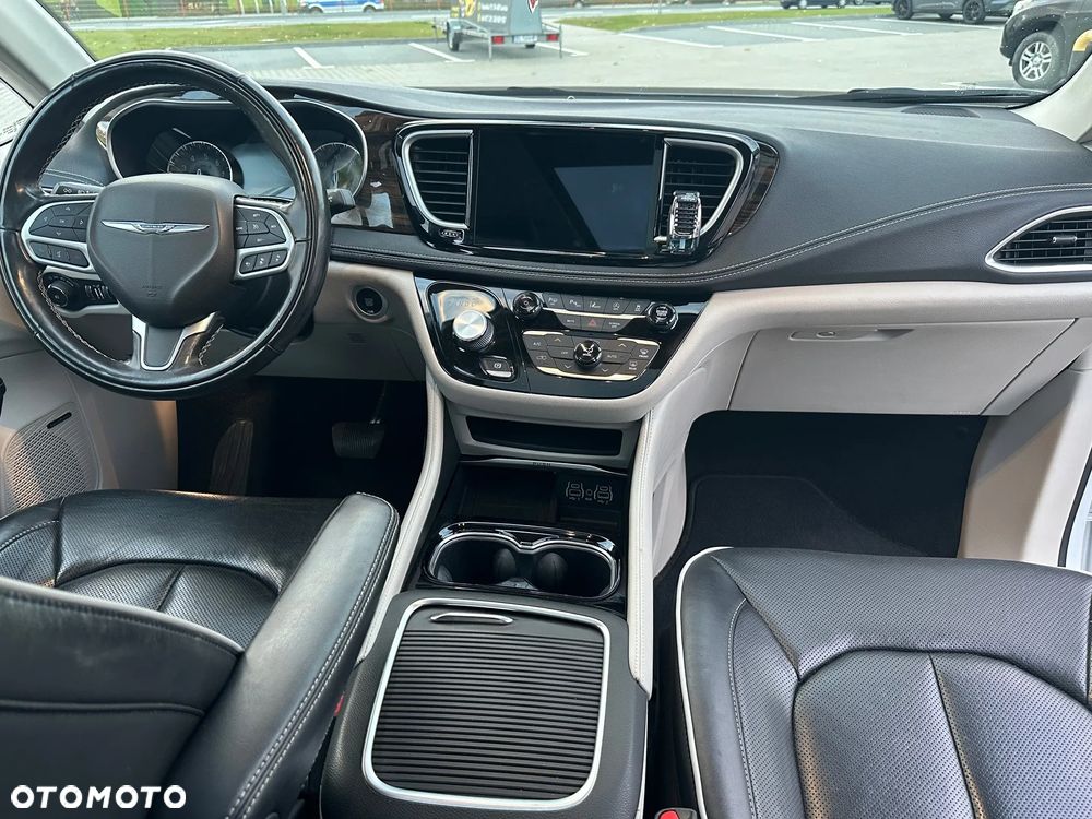 Chrysler Pacifica - 6