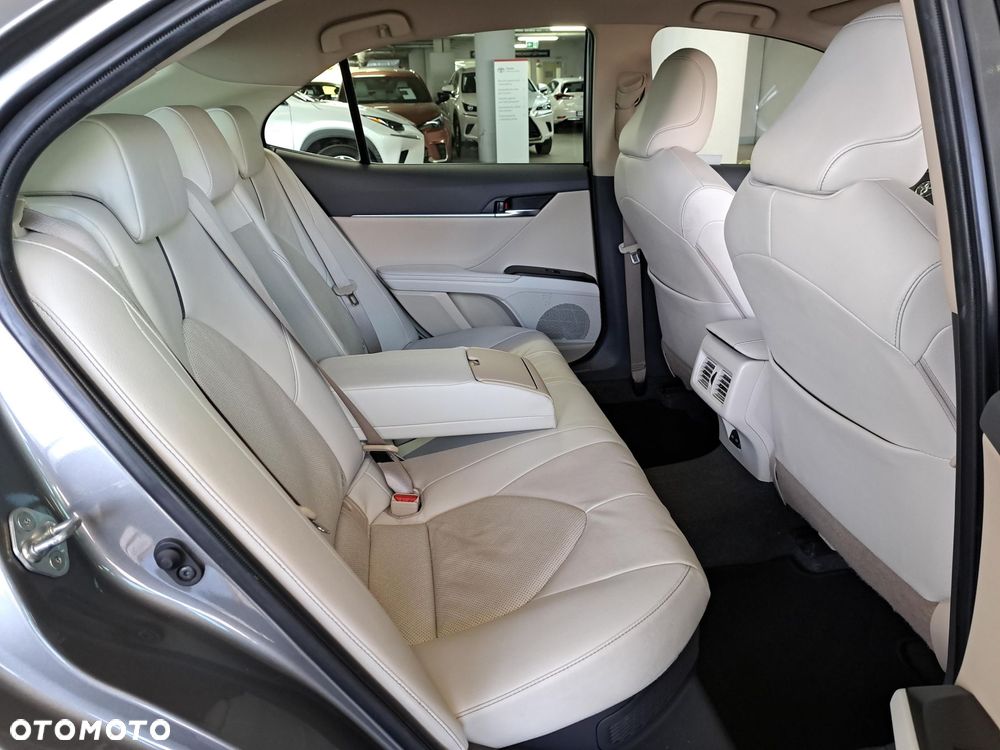 Toyota Camry 2.5 Hybrid Executive CVT - 14