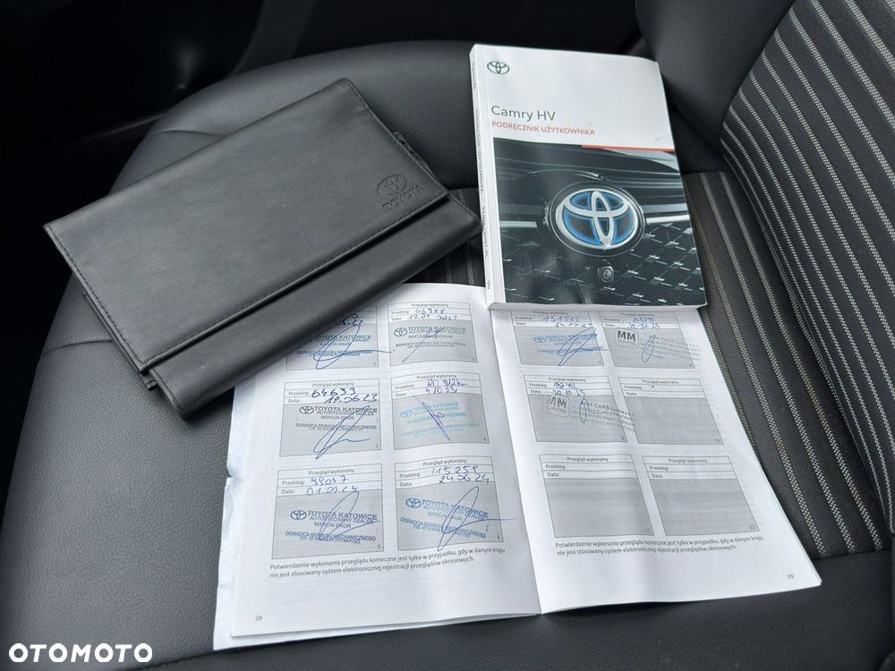 Toyota Camry - 4