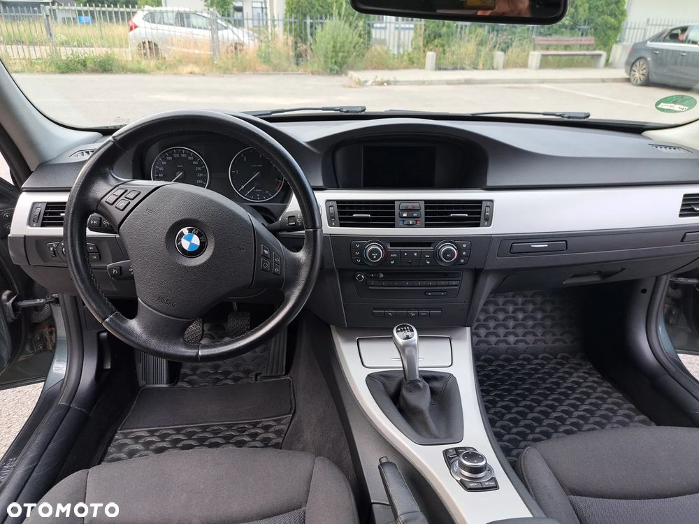 BMW Seria 3 320d xDrive - 15