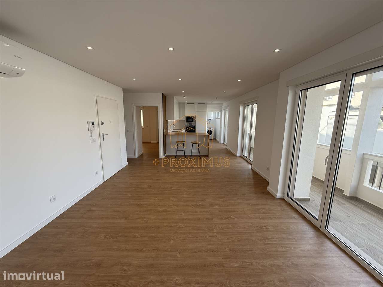 Apartamento T3 novo c/ terraço na Marginal - Grande imagem: 4/28