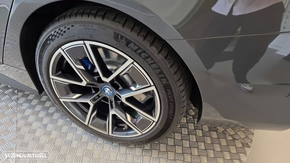 BMW i4 eDrive40 Pack Desportivo M - 34
