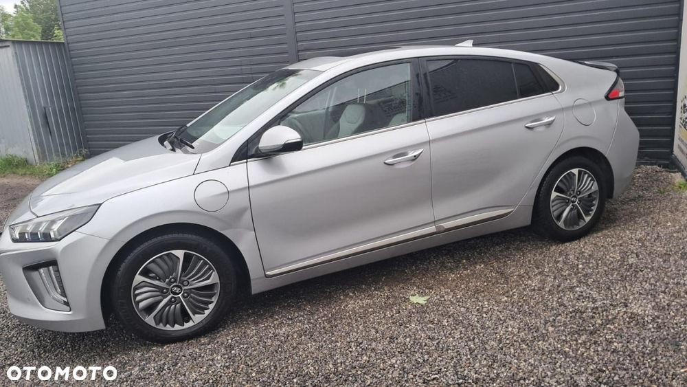 Hyundai IONIQ - 10