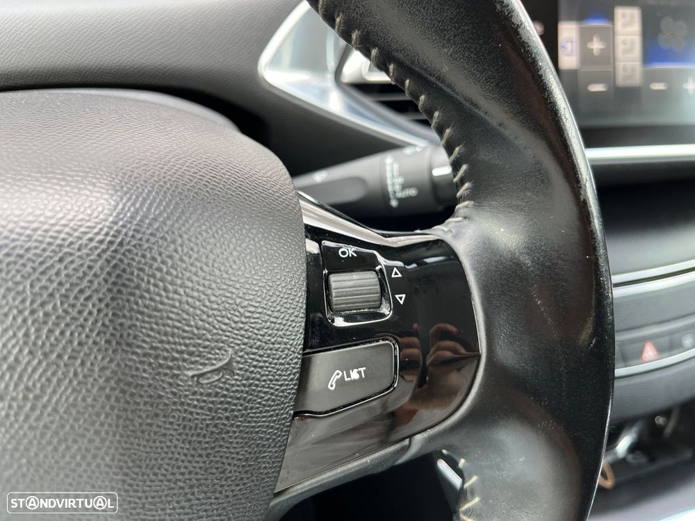 Peugeot 308 SW 1.2 PureTech Allure - 23