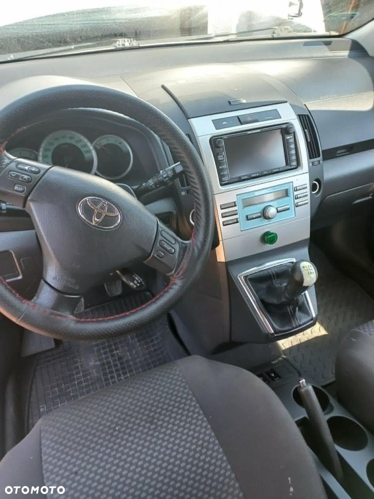 Toyota Corolla Verso 2.2 D-4D X + NAVI 7os - 4