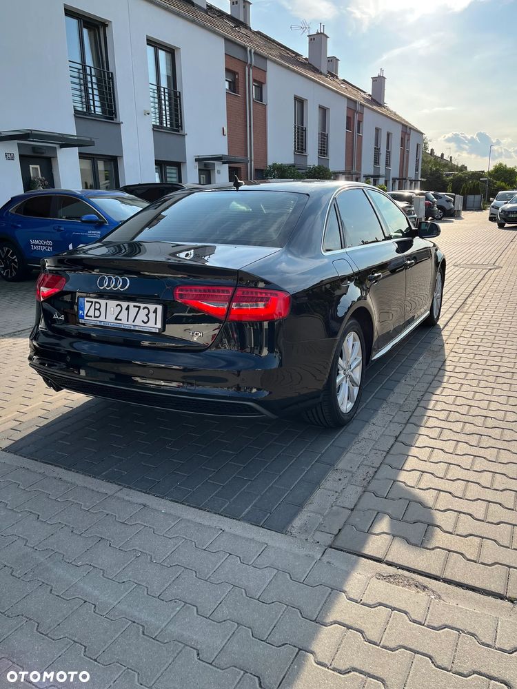 Audi A4 Limousine - 4
